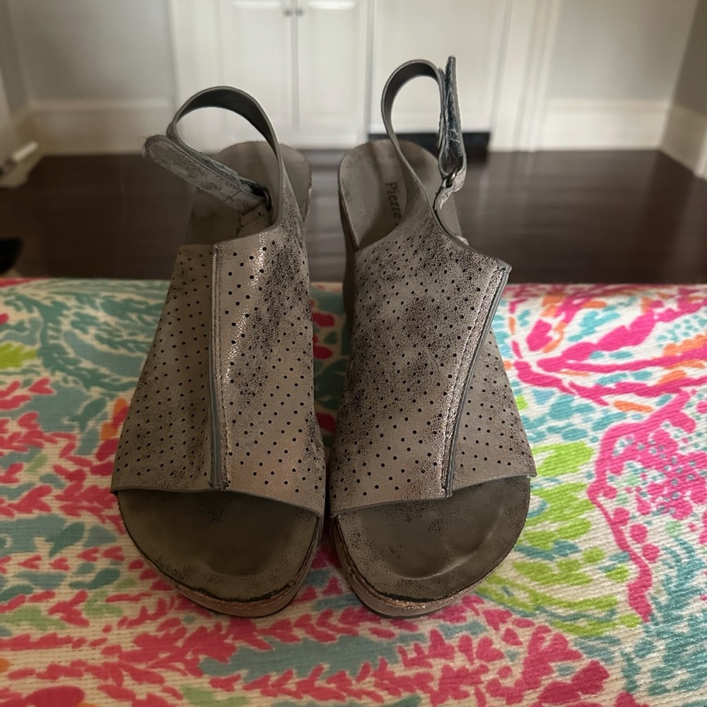 Pierre Dumas Metallic Silver Perforated Wedge Sandals - Picture 2 of 3